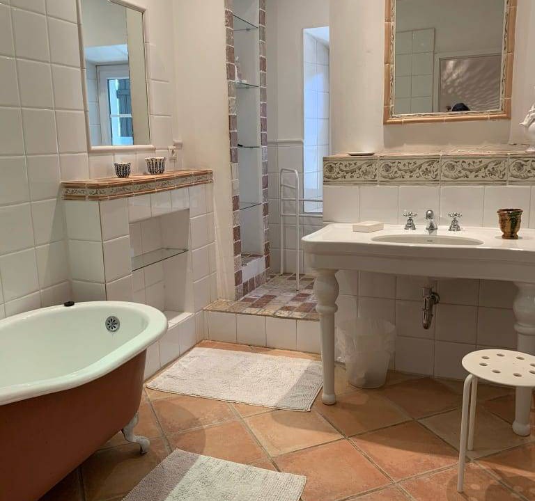 Photo of Bathroom in Chateaurenard