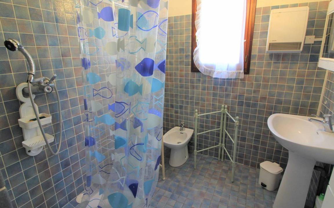 Photo of Bathroom in Domino