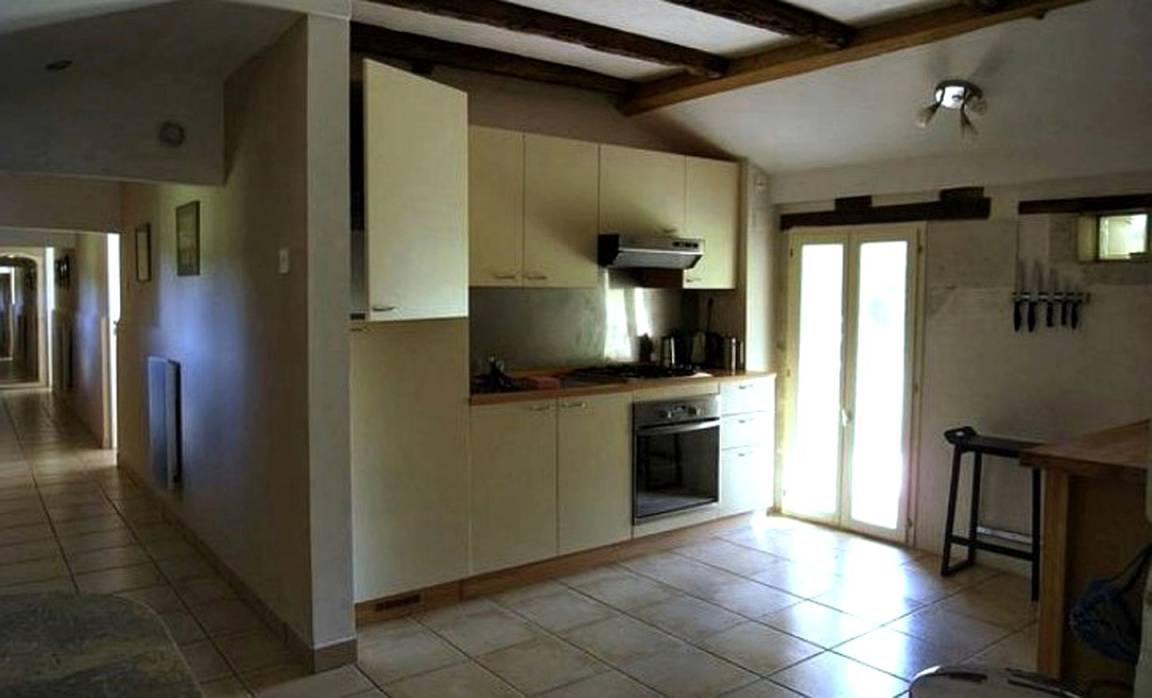 Photo of Kitchen in Saires