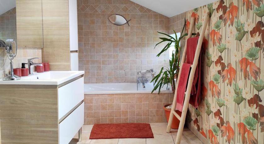 Photo of Bathroom in Saint-Georges-des-Agouts
