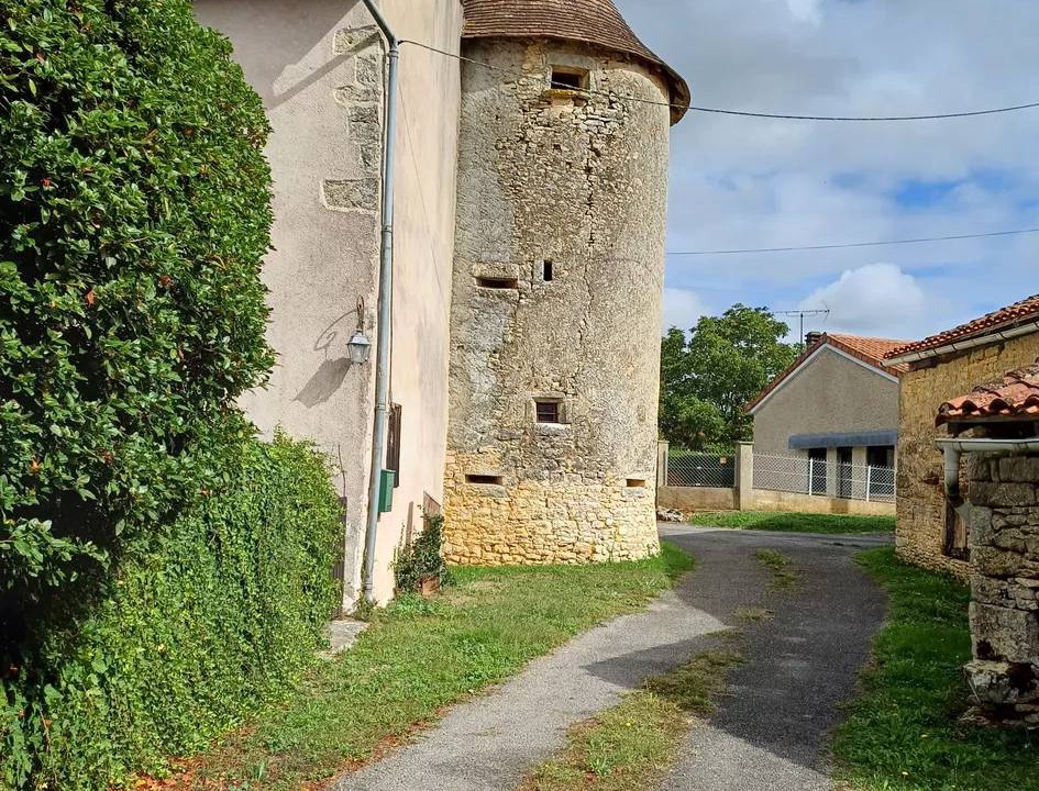Photo of Others in Benest