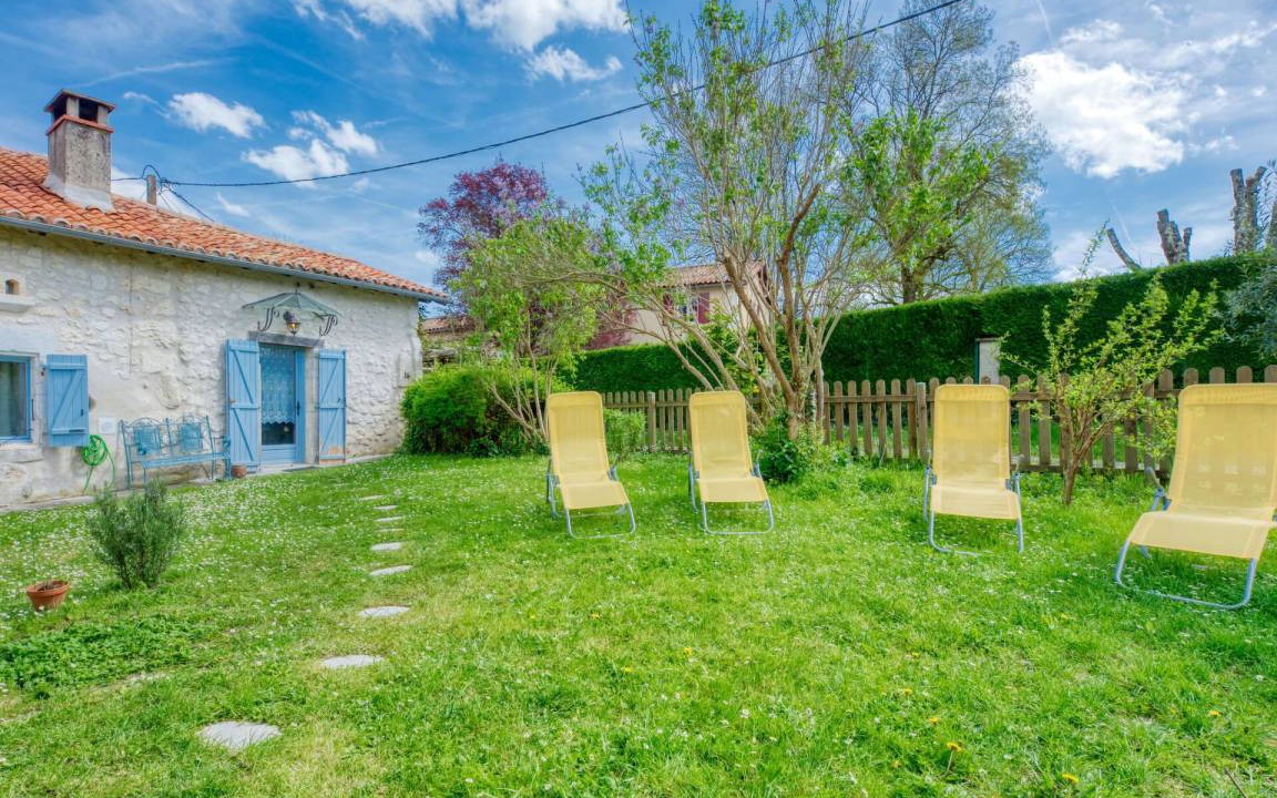 Photo of Buildings in Rioux-Martin