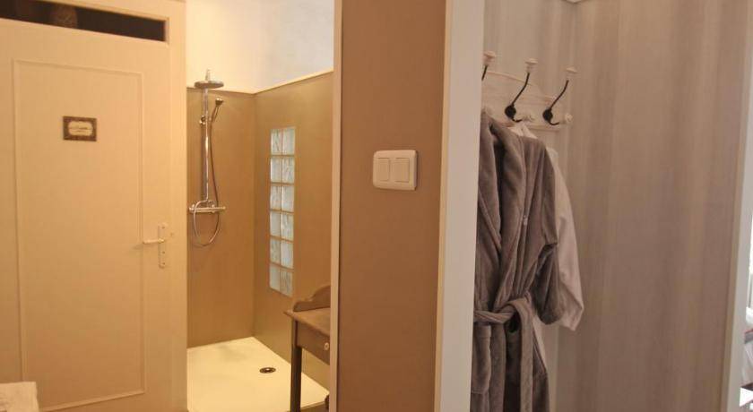 Photo of Bathroom in Chalus