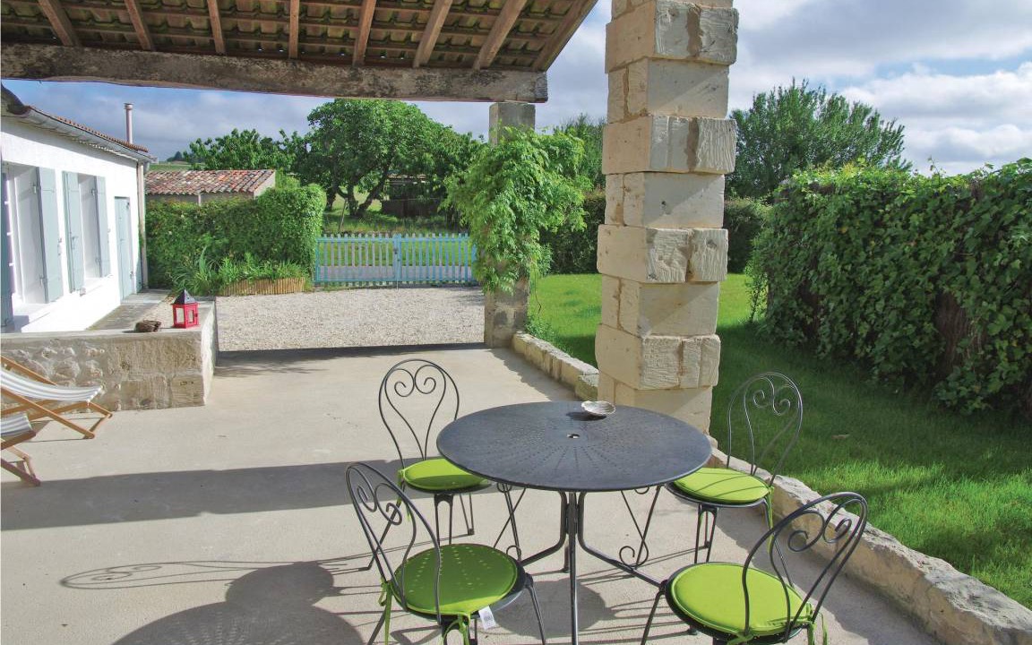 Photo of Patio Balcony in Saint-Fort-sur-Gironde
