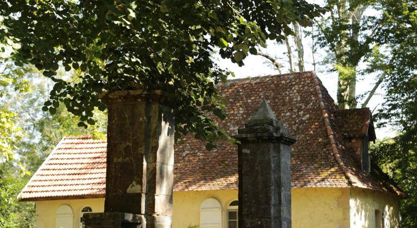 Photo of Others in Pouillon