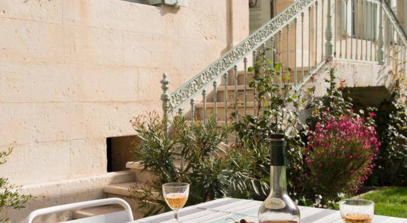 Photo of Patio Balcony in Pont l'Abbe d'Arnoult