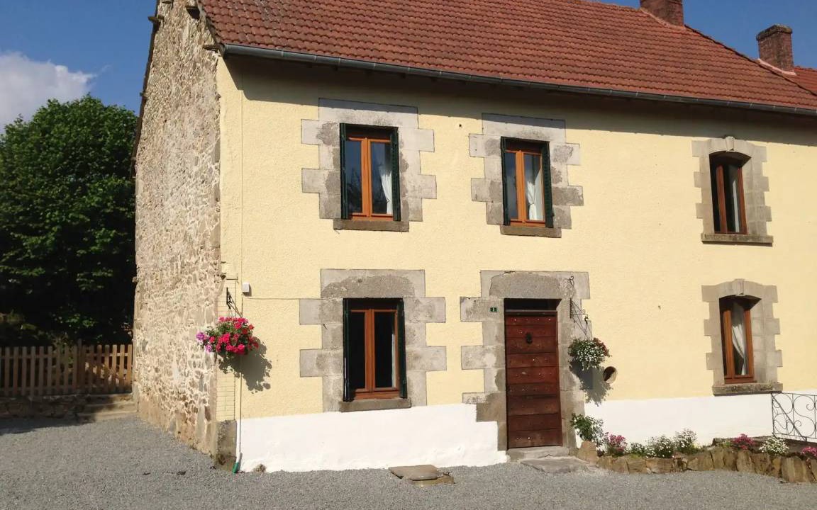 Photo of Buildings in Janaillat