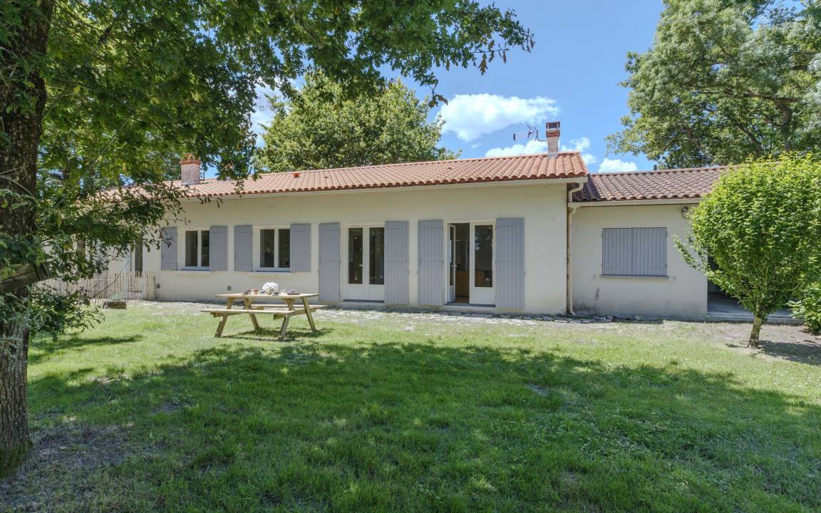 Photo of Buildings in Medis