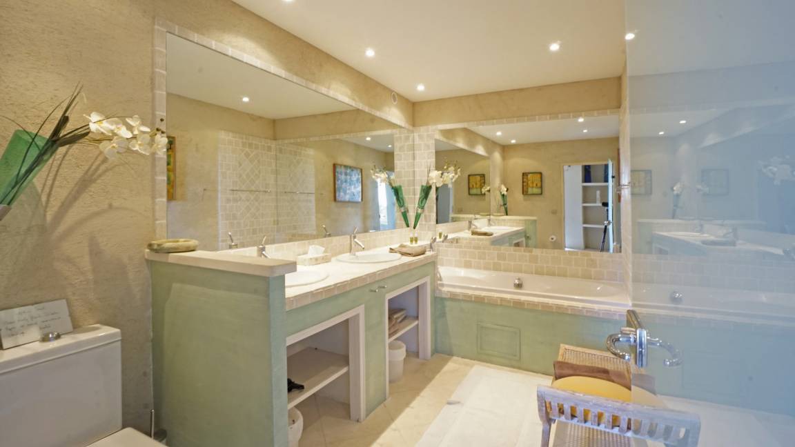 Photo of Bathroom in Les Baux-de-Provence