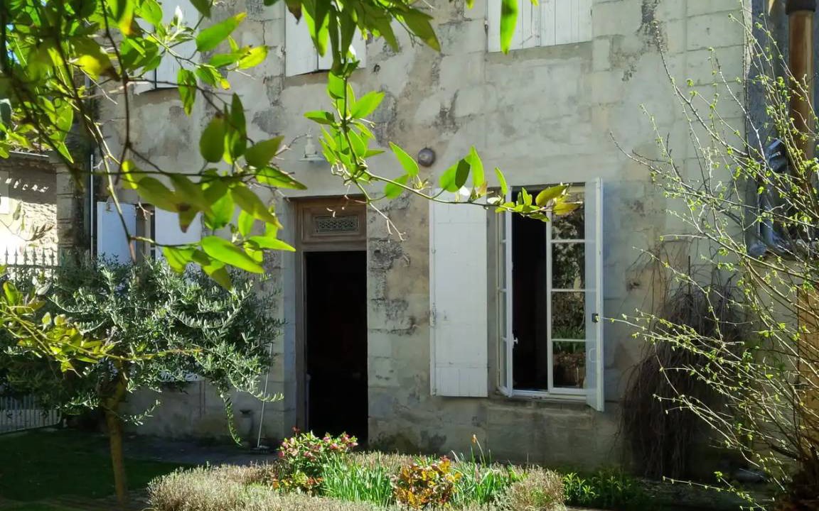 Photo of Buildings in Vertheuil