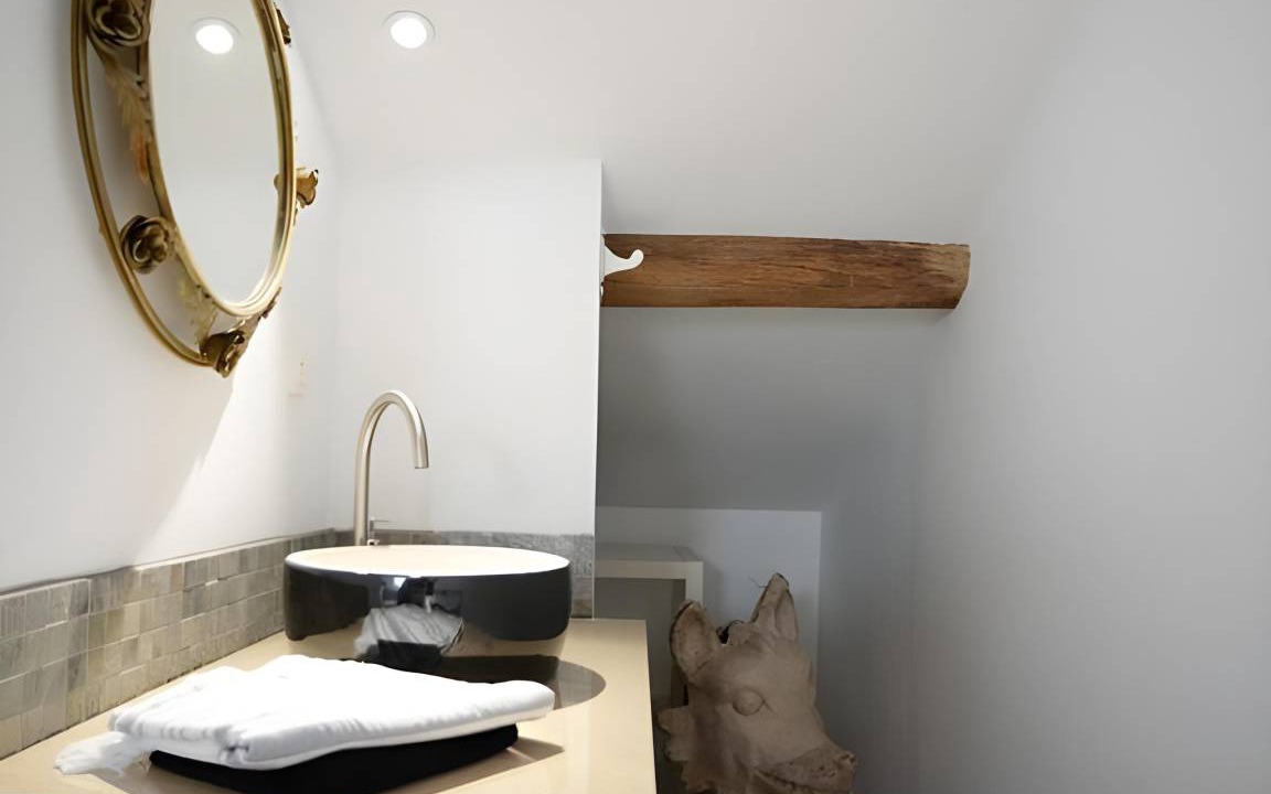 Photo of Bathroom in Dun-le-Palestel