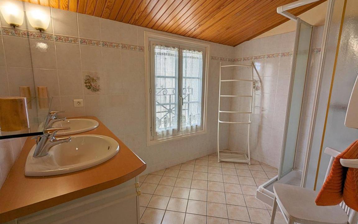 Photo of Bathroom in Saint-Genis-d'Hiersac