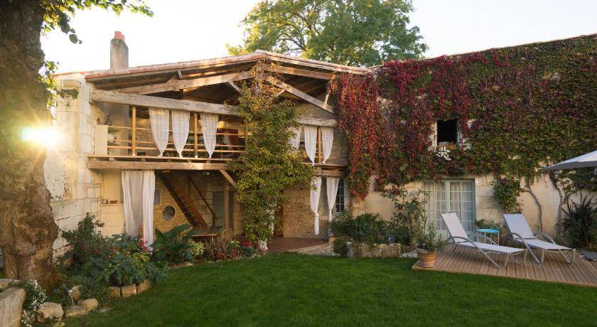Photo of Buildings in Pont l'Abbe d'Arnoult