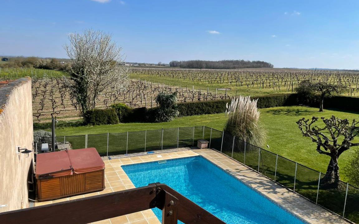Photo of Patio Balcony in Nantille