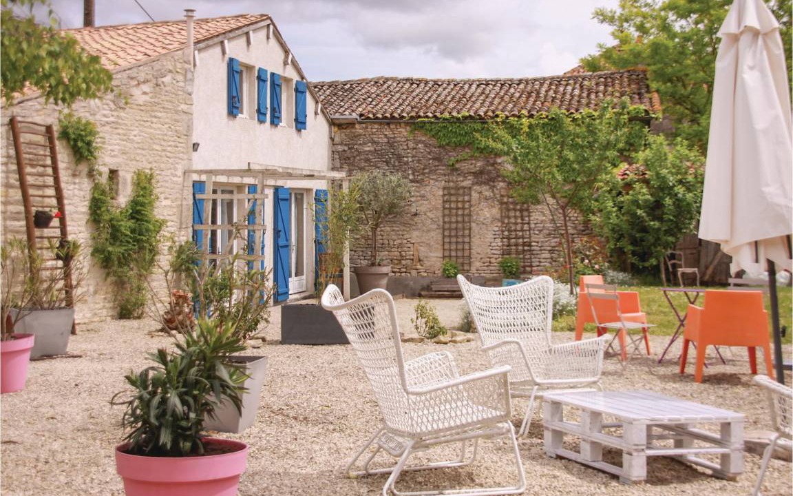 Photo of Others in Fontenille-Saint-Martin-d'Entraigues