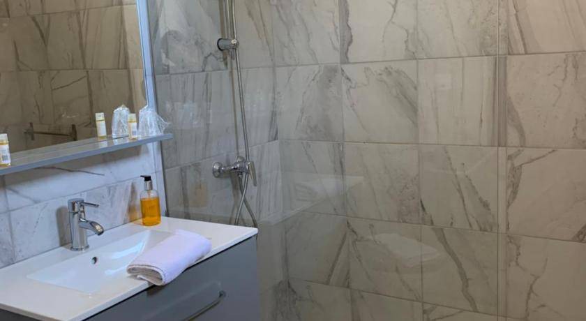 Photo of Bathroom in Port-Saint-Louis-du-Rhone