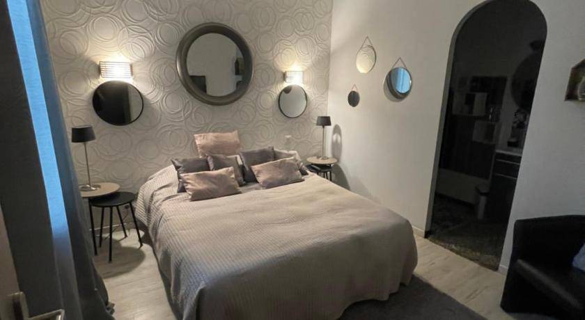 Photo of Bedroom in Libourne