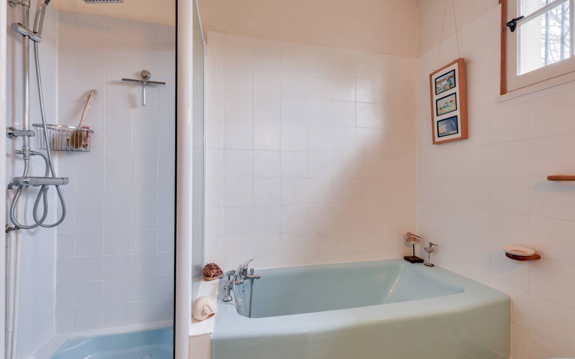Photo of Bathroom in Ares