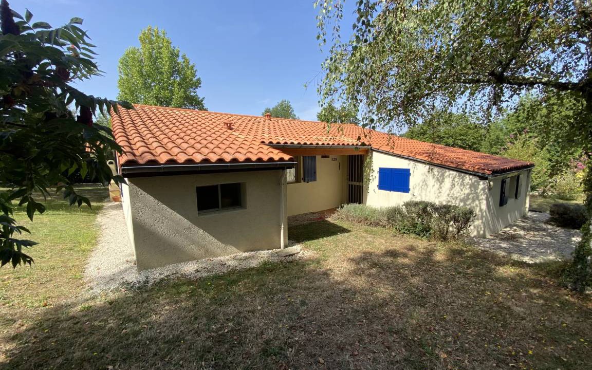 Photo of Buildings in Ecuras