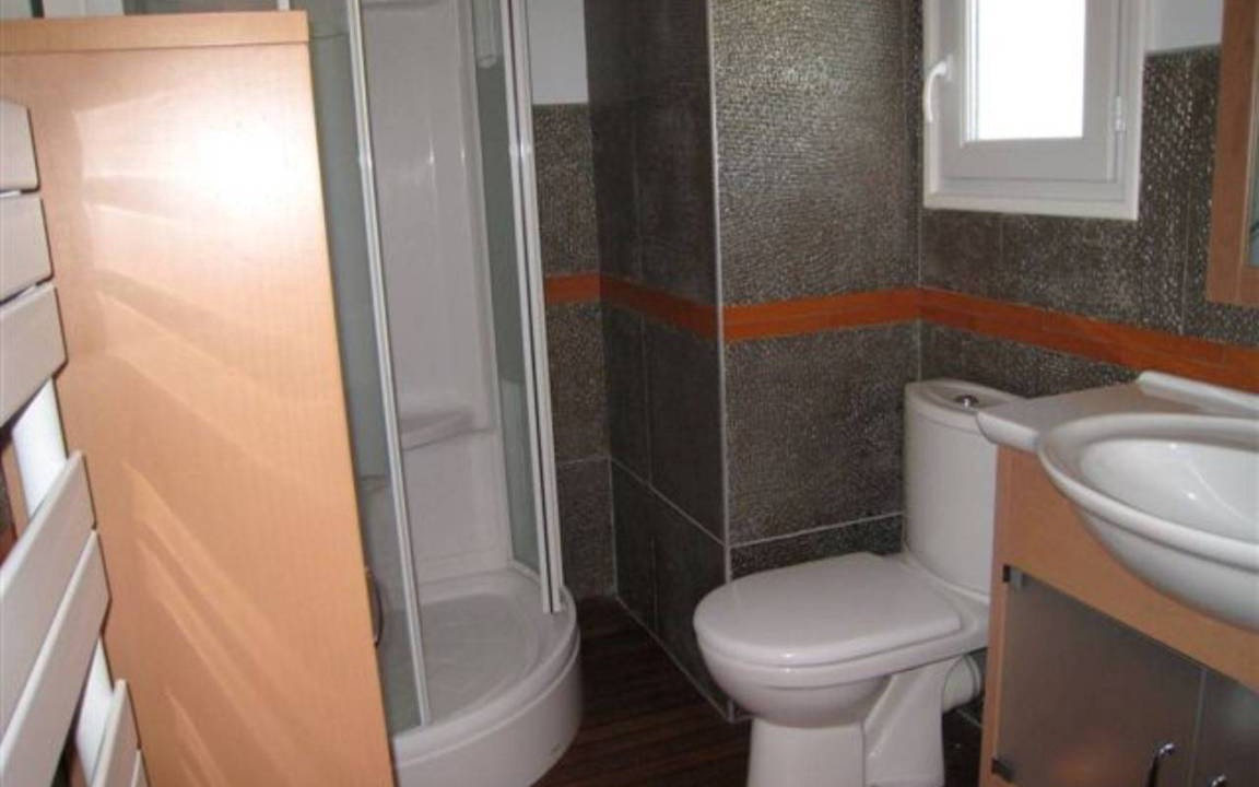 Photo of Bathroom in Domino