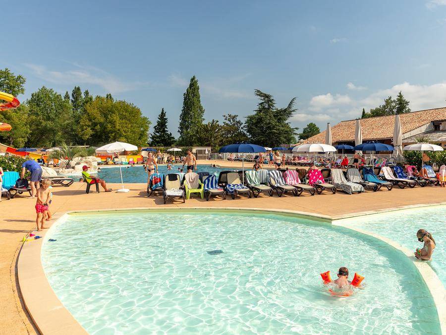 Photo of Others in Rives
