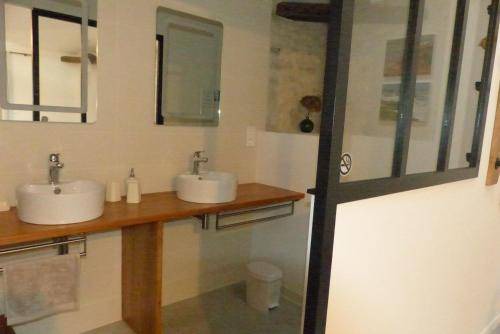 Photo of Bathroom in Saint-Fort-sur-Gironde