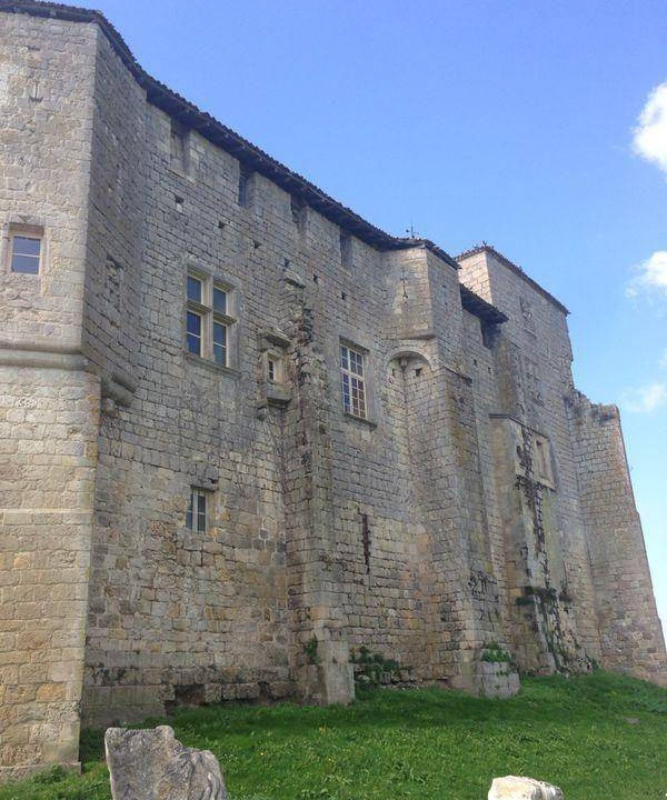 Photo of Buildings in Pujols
