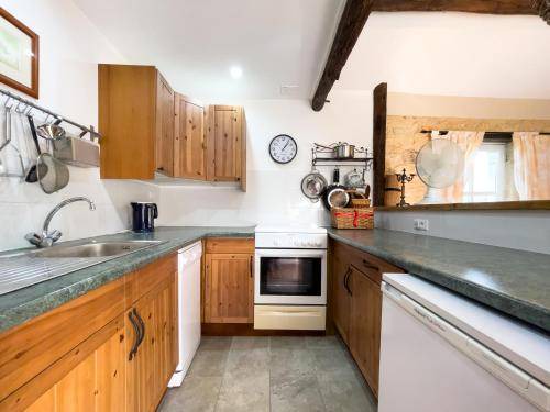 Photo of Kitchen in Sainte-Alvere-Saint-Laurent-les-Batons