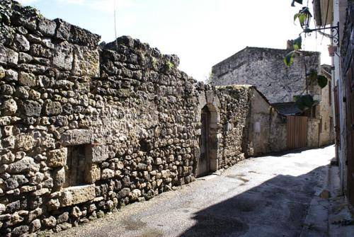 Photo of Buildings in Espiens