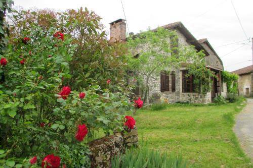 Photo of Buildings in Montrollet