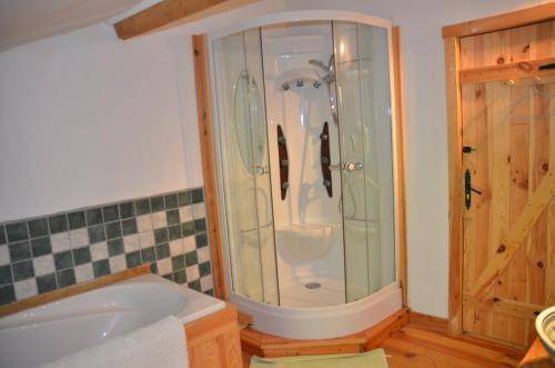 Photo of Bathroom in Saint-Aulaye-Puymangou