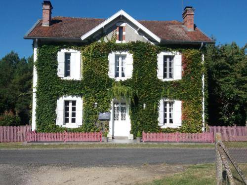 Photo of Buildings in Bourriot-Bergonce