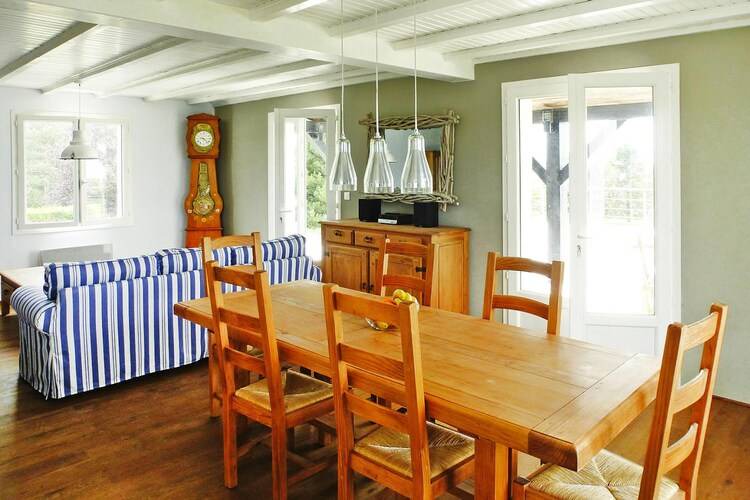 Photo of Livingroom in Chenac-Saint-Seurin-d'Uzet