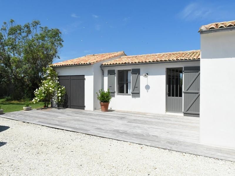 Photo of Buildings in Les Portes-en-Re