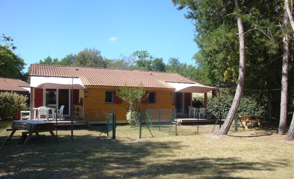 Photo of Buildings in Hourtin Port