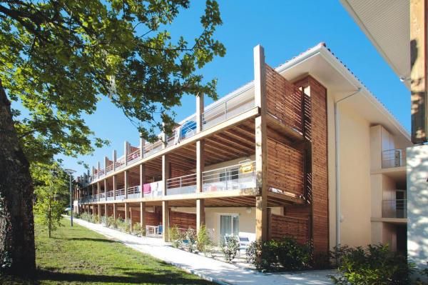 Photo of Buildings in Hourtin Port