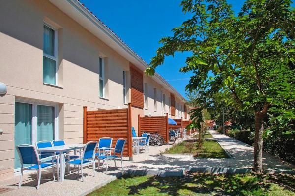 Photo of Buildings in Hourtin Port