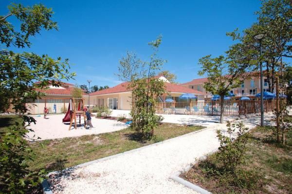 Photo of Buildings in Hourtin Port