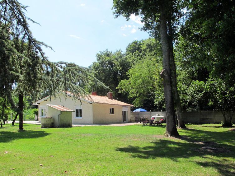 Photo of Buildings in Vensac