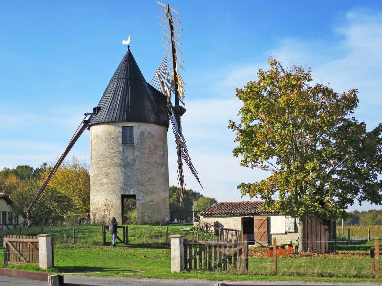 Photo of Buildings in Vensac