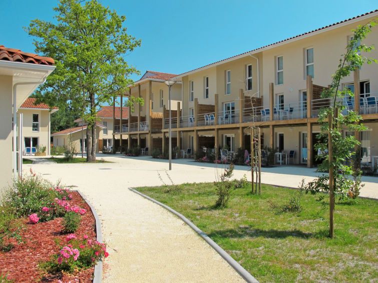 Photo of Buildings in Hourtin Port