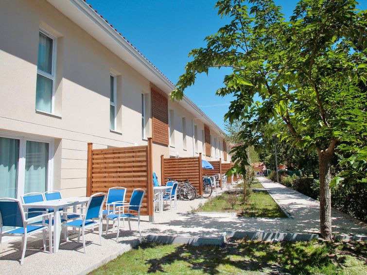 Photo of Buildings in Hourtin Port
