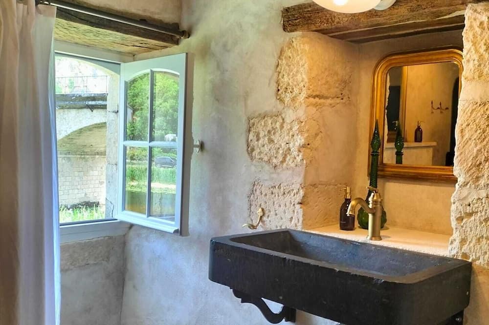 Photo of Bathroom in Angles-sur-lAnglin
