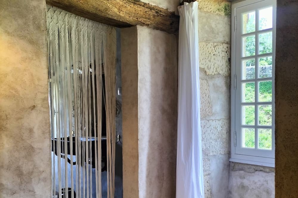 Photo of Bathroom in Angles-sur-lAnglin