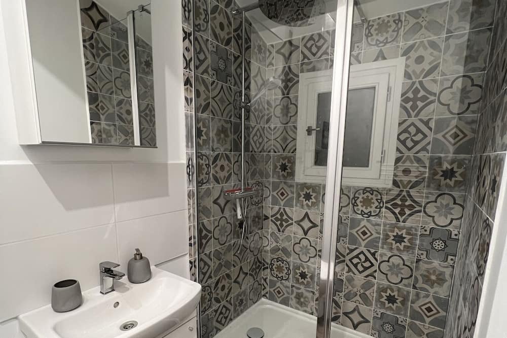 Photo of Bathroom in Begles