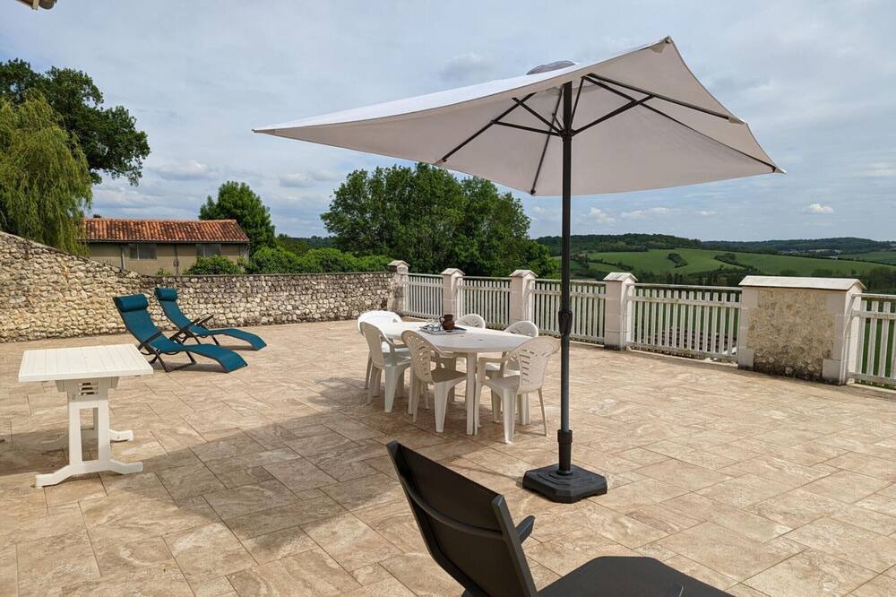 Photo of Patio Balcony in Montmoreau-Saint-Cybard