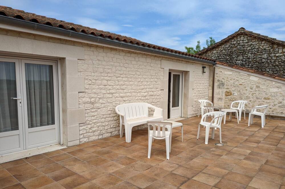 Photo of Patio Balcony in Montmoreau-Saint-Cybard