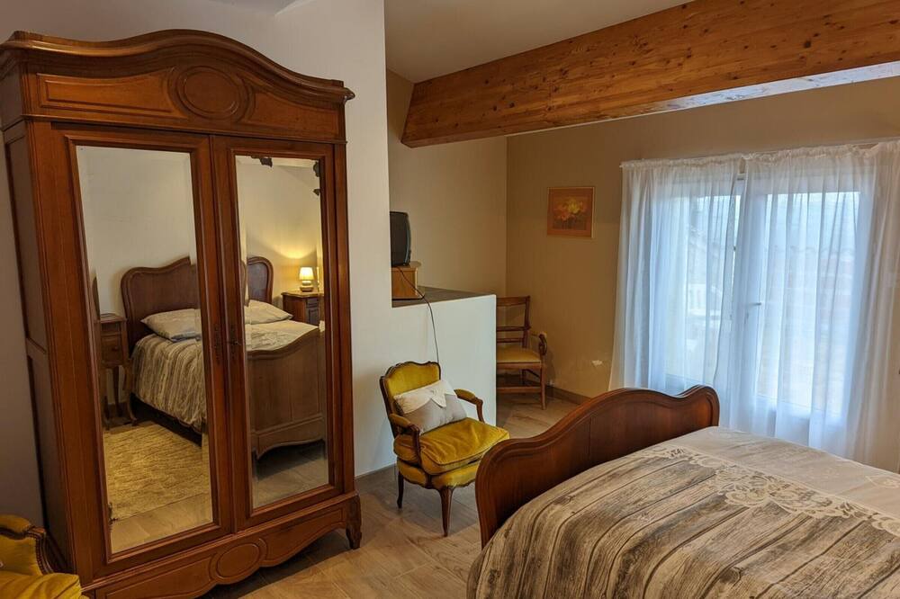 Photo of Bedroom in Montmoreau-Saint-Cybard