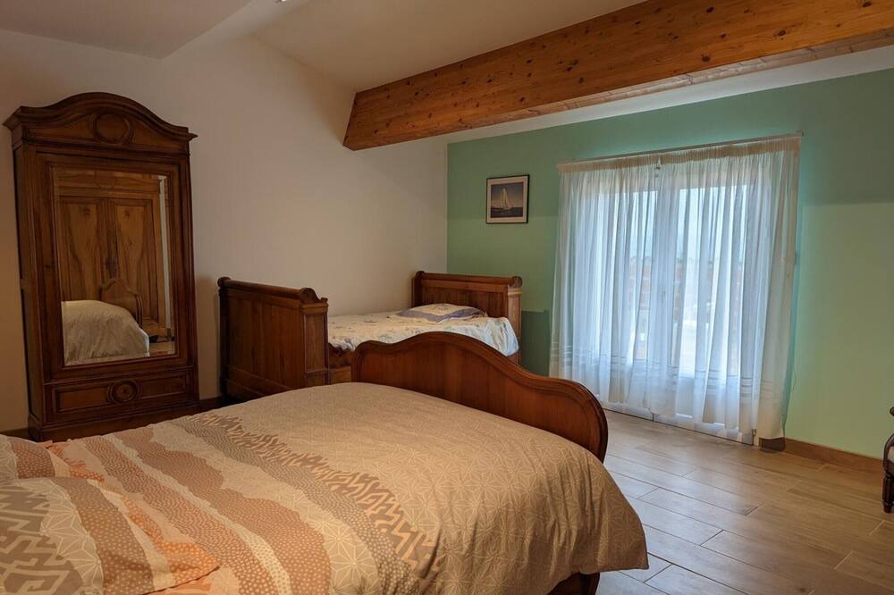 Photo of Bedroom in Montmoreau-Saint-Cybard