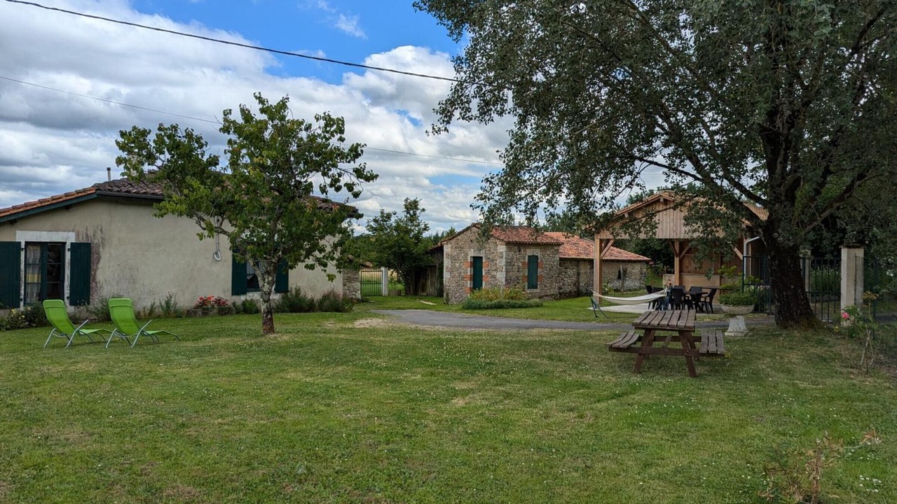Photo of Outdoor in Montmoreau-Saint-Cybard